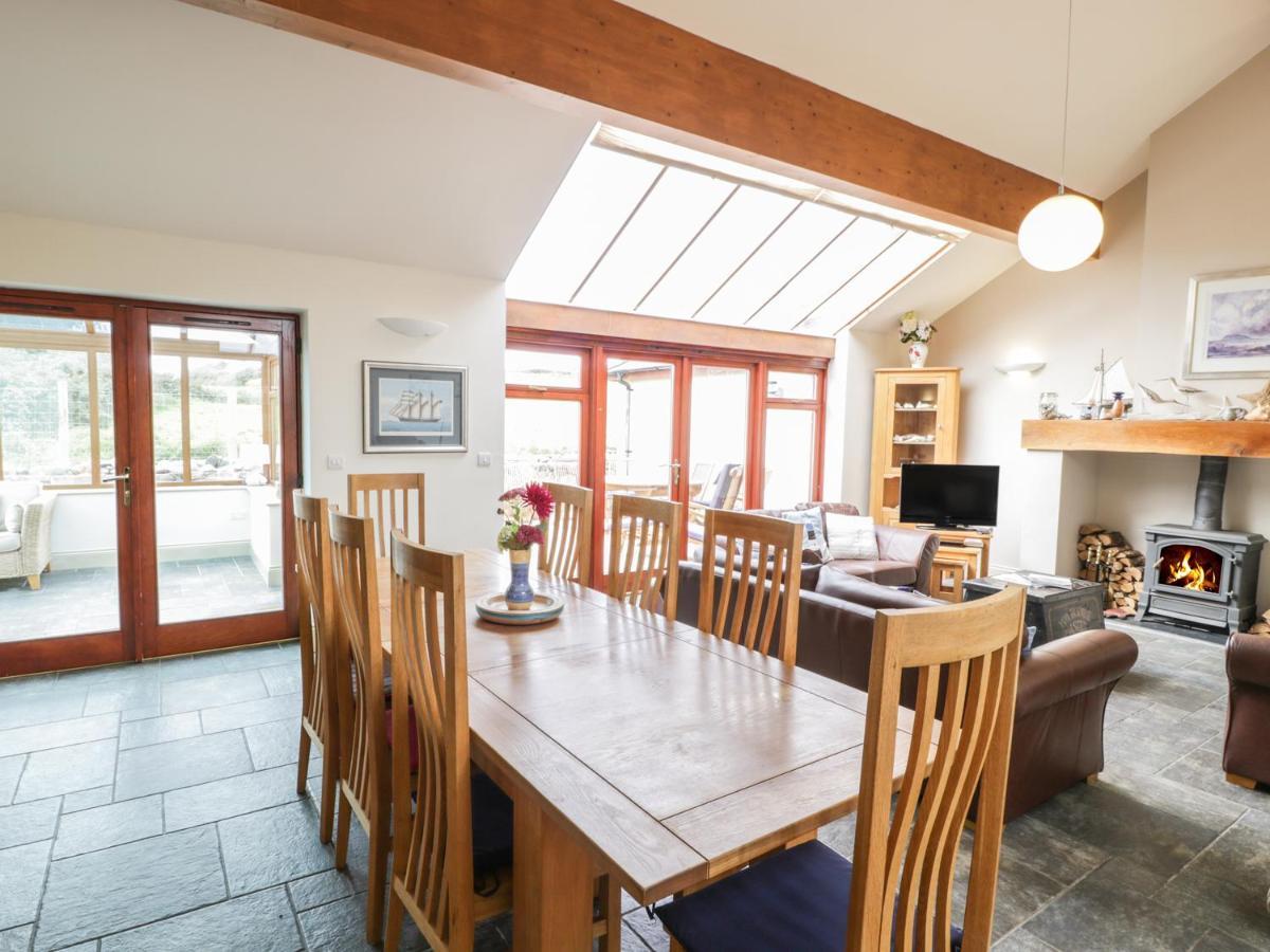 Manaros Cottage アベルダロン エクステリア 写真